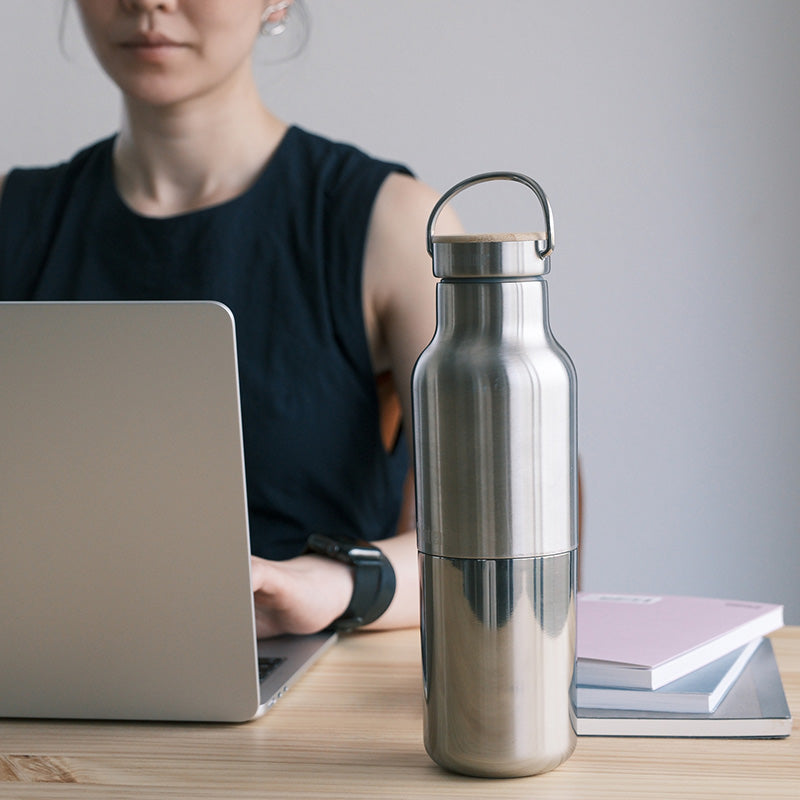 20oz-rise-reflect-with-bamboo-cap-q2 20oz_rise_reflect_desk_laptop_square.jpg