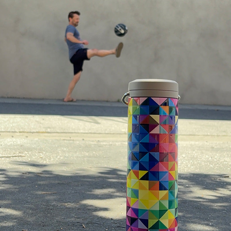 20oz-tkwide-with-twist-cap-mosaic-o9 20oz_tkwide_bottle_seasonal_mosaic_soccerball_player_square.jpg