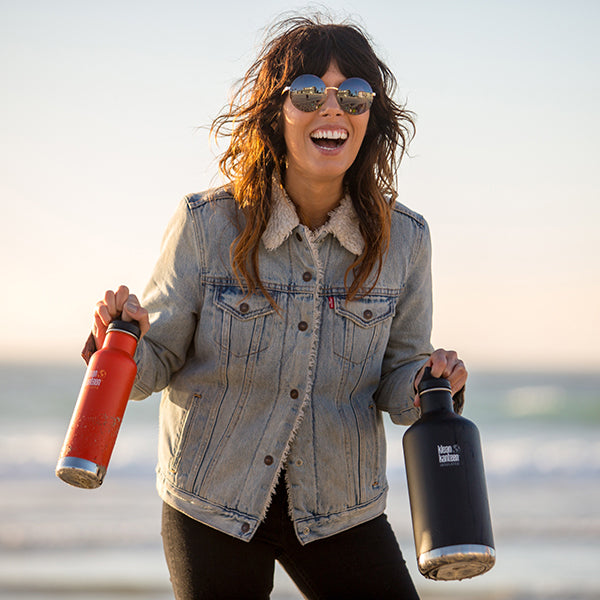 64oz-classic-with-loop-cap-b4 64oz_insulated_classic_black_beach_smile_square.jpg