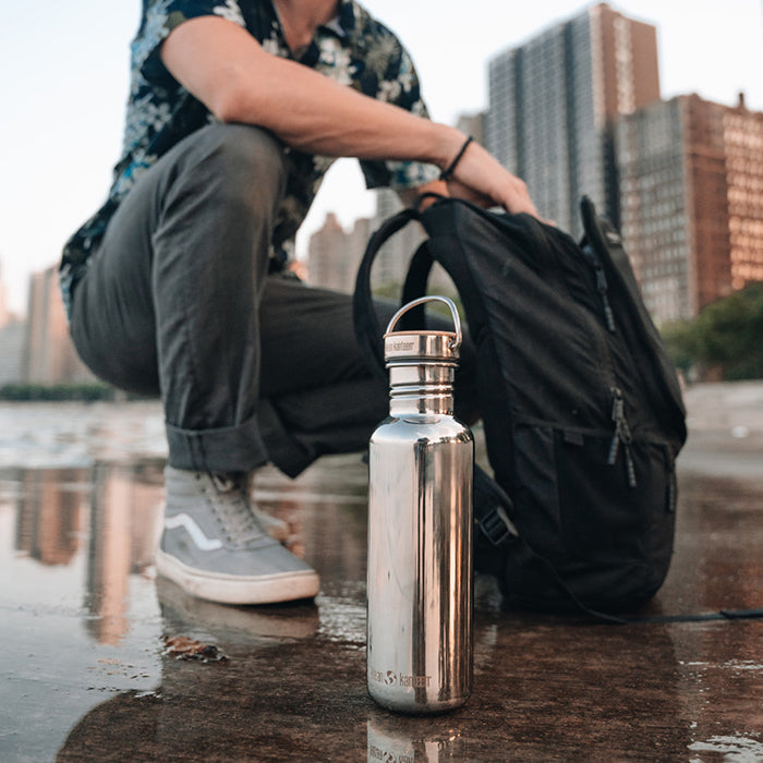 27oz-reflect-with-bamboo-cap-g6 K27SSLRF-MS-BAMBOO_reflect-bottle_city_lifestyle_ff882516-9bd8-49cf-b515-736a0a9c889f.jpg