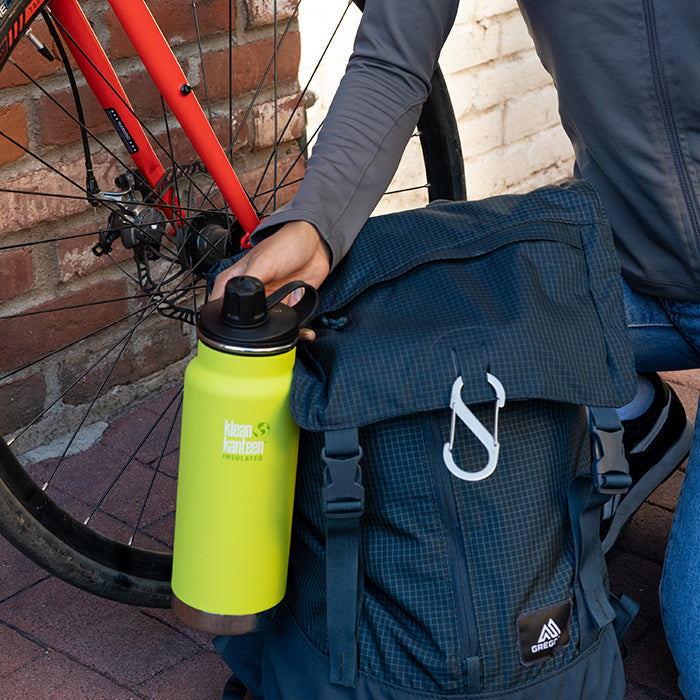 tkwide-chug-cap-h6 K32TKWSSL-JP-Bottle-Biking-Chug-Cap-lifestyle.jpg