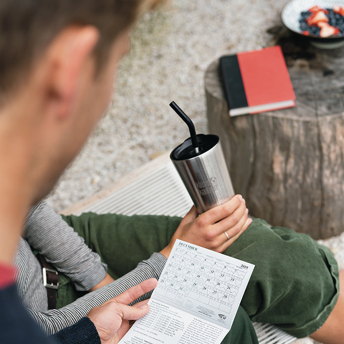 straw-2-pack-with-brush-black-l2 steel_straws_lifestyle.jpg
