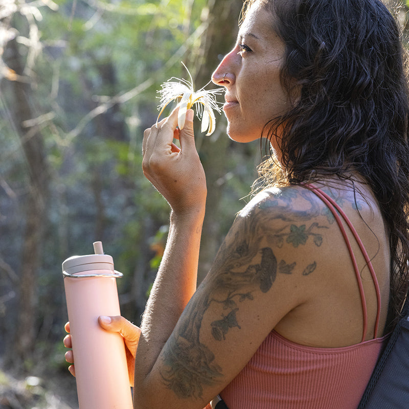 20oz-tkwide-with-twist-cap-q5 tkwide_20oz_insulated_bottle_twist_woman_flower_costarica_square.jpg