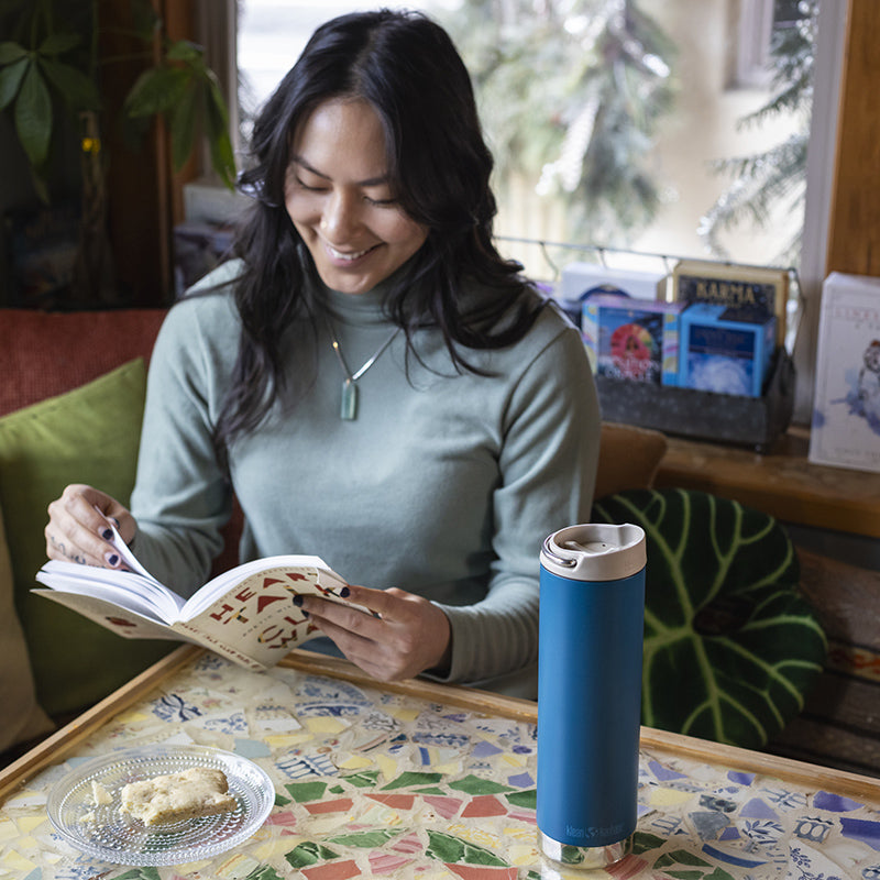 20oz-tkwide-with-cafe-cap-l0 tkwide_20oz_insulated_tumbler_cafe_woman_reading_square.jpg